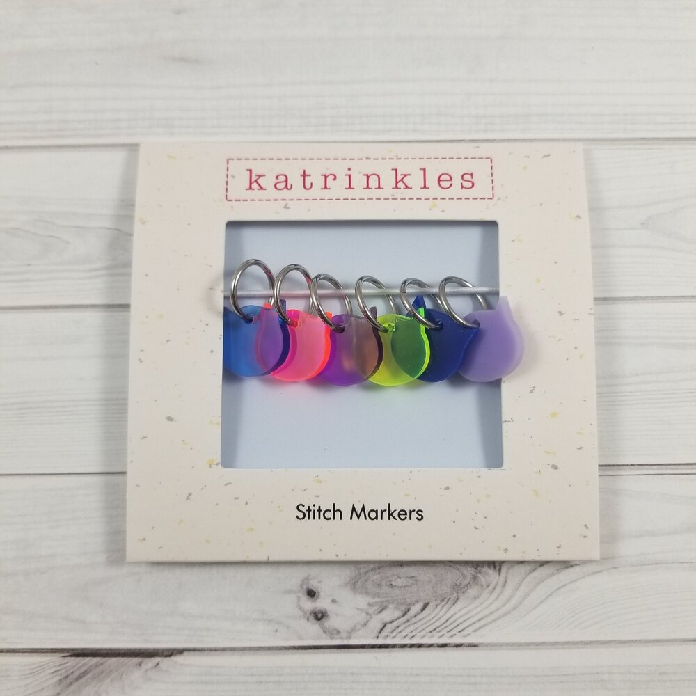 Cat lovers!  These cat stitch markers come in a set of 6 and are the PURRRRR-fect gift for any cat loving friend!  Stitch markers for knitting | stitch markers for crochet. Fiber arts and yarn crafters.