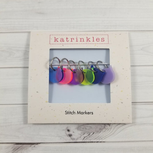 Cat lovers!  These cat stitch markers come in a set of 6 and are the PURRRRR-fect gift for any cat loving friend!  Stitch markers for knitting | stitch markers for crochet. Fiber arts and yarn crafters.